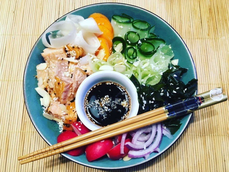Hawajski poke bowl z melonem