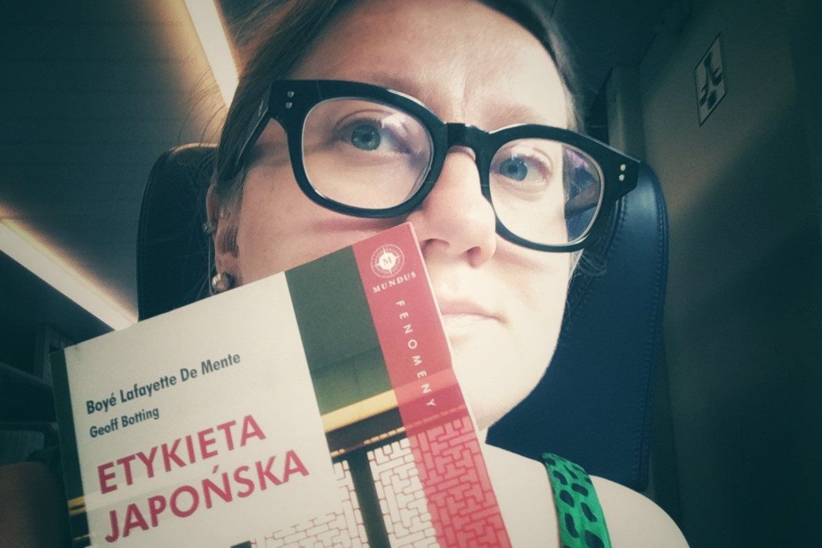 Recenzje. Recenzje książek o Azji (książki o Japonii, książki japońskie). Kino azjatyckie. Kino japońskie. Nowe kino Azji. Recenzje filmów.